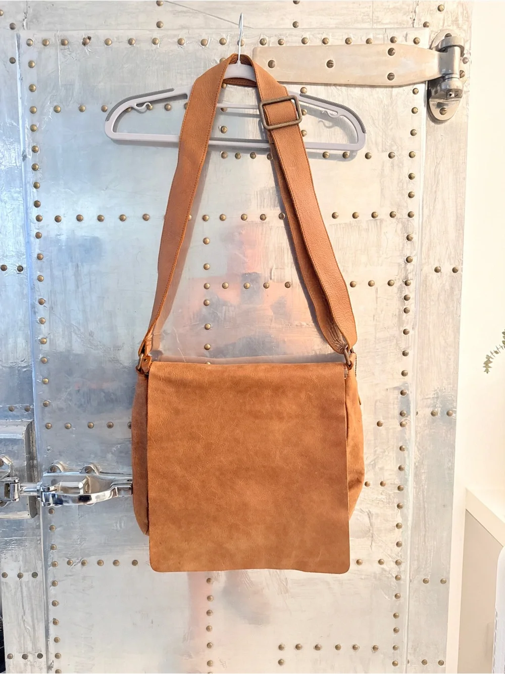 Roots classic tan